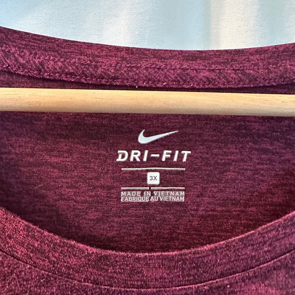 Nike heathered burgundy Short Sleeve Tee with Dri-FIT Technology women’s 3x